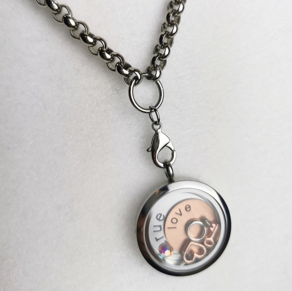 Locket - Picture 3 of 4